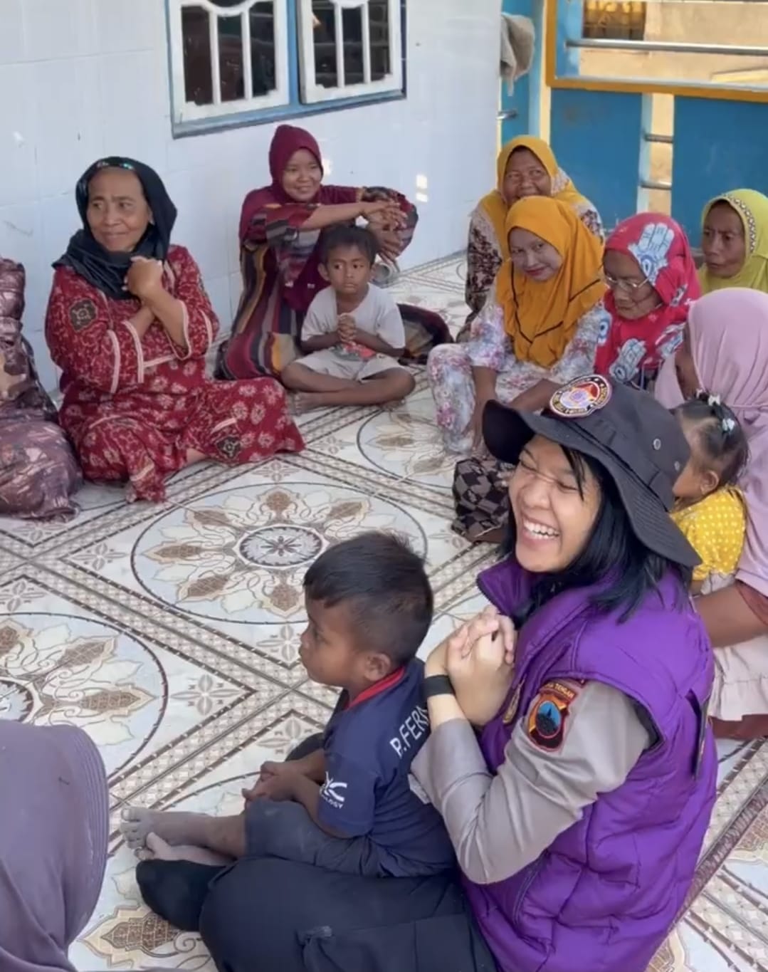 Dua Hari Menemani Warga Manggarai Barat, Tim Trauma Healing Polda Jateng Bantu Pulihkan Kekuatan Psikologis Warga Terdampar Gempa